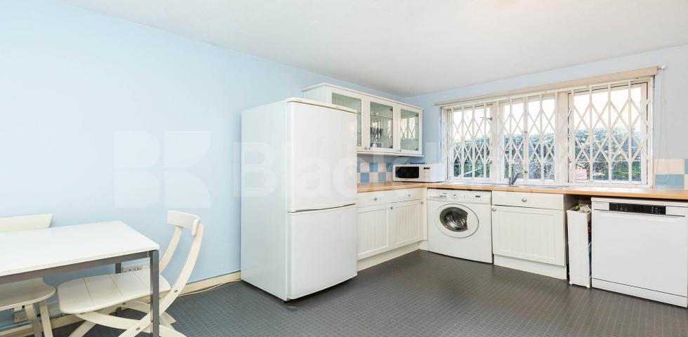 			GARDEN FLAT!, 1 Bedroom, 1 bath, 1 reception Flat			 Barker Drive, CAMDEN